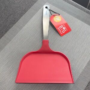 The Wilton Really Big Red Spatula